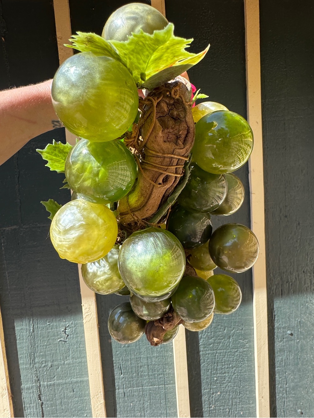 Mid Century Vintage Green Lucite Grapes - Picture 8 of 12